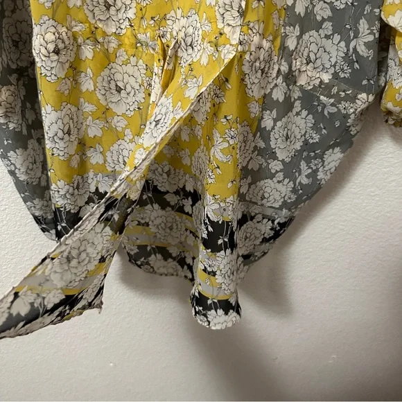 CAbi Gather Blouse Sz Small Floral Print Yellow - Picture 12 of 16